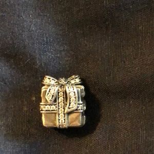 Pandora Sparkling Surprise Charm